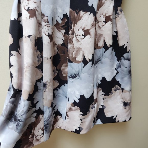 Floral Sleeveless Dress - Black and Cream - Picture 4 of 10